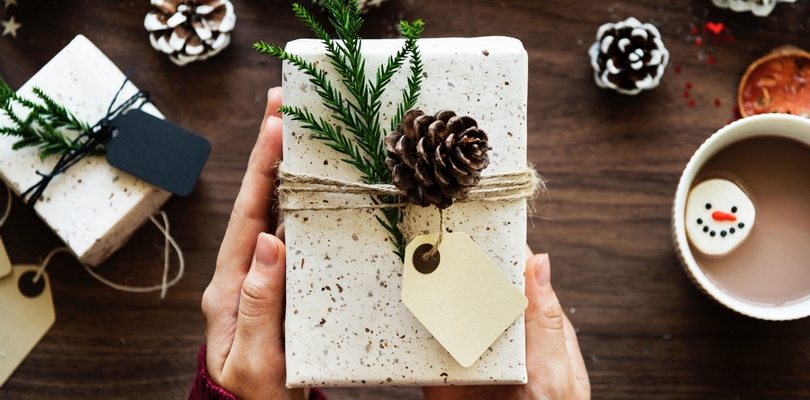 Что подарить любимому мужчине на Новый год: актуальные идеи подарков и упаковки